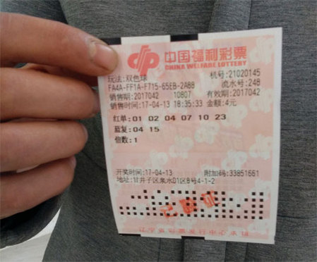 手伸进内裤吻胸